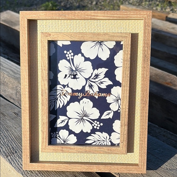 Tommy Bahama Natural Wood and Cream Photo Frame 5x7 EUC - Picture 1 of 8